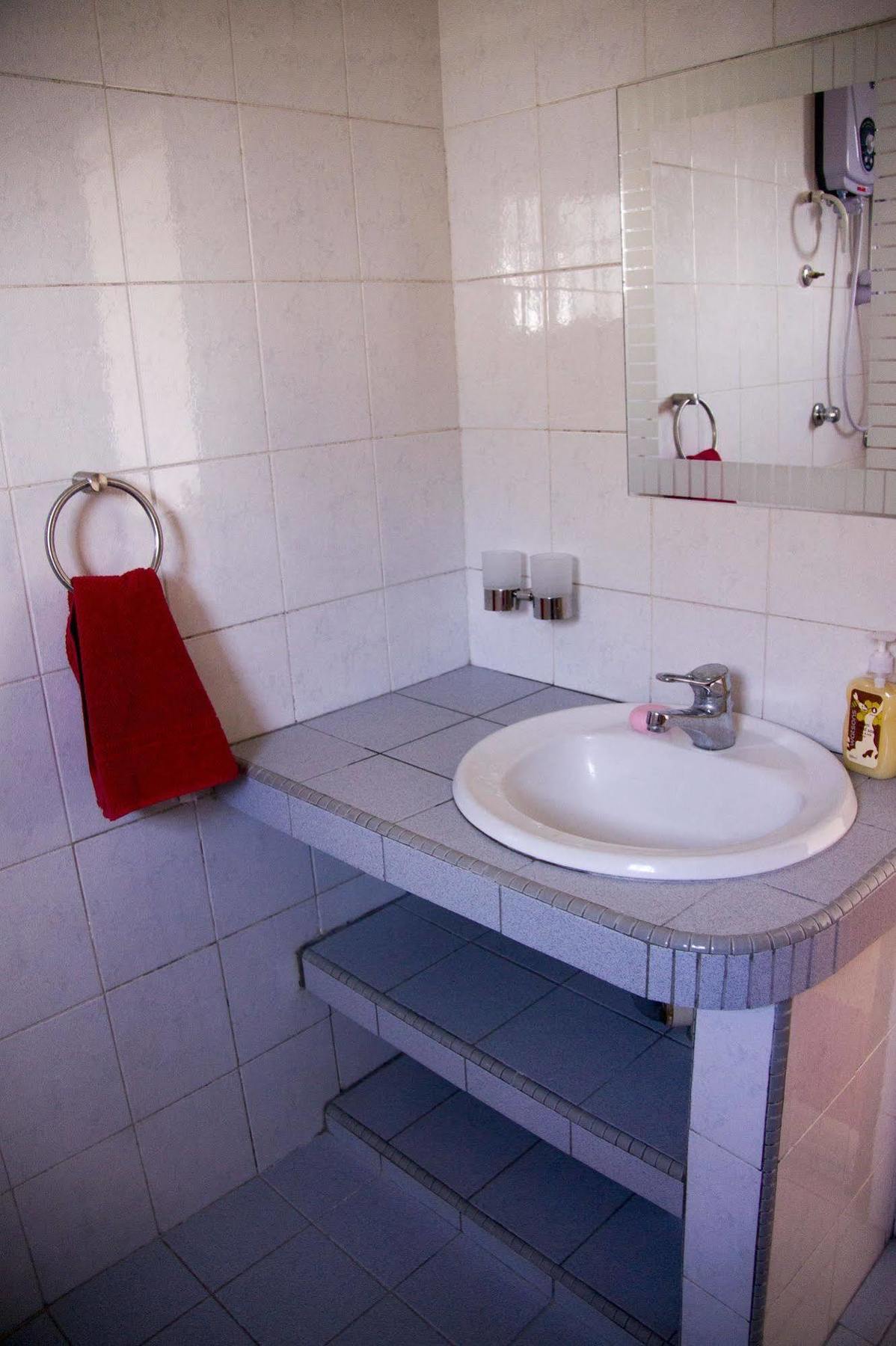 Bike And Tours Bed And Breakfast Lahad Datu Exterior foto