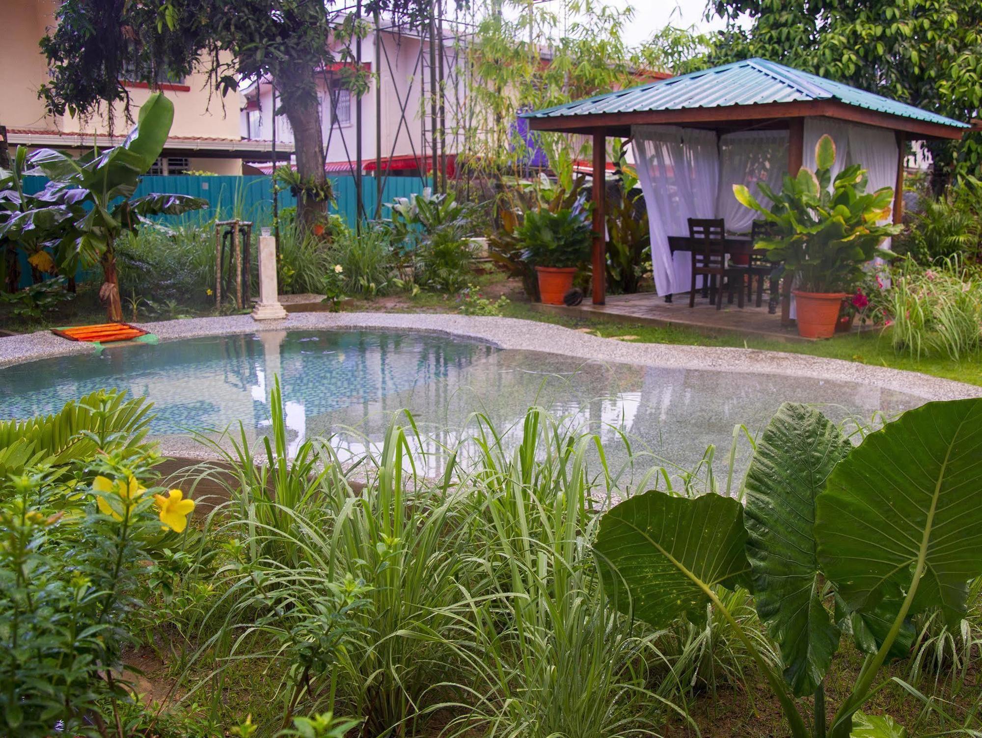 Bike And Tours Bed And Breakfast Lahad Datu Exterior foto
