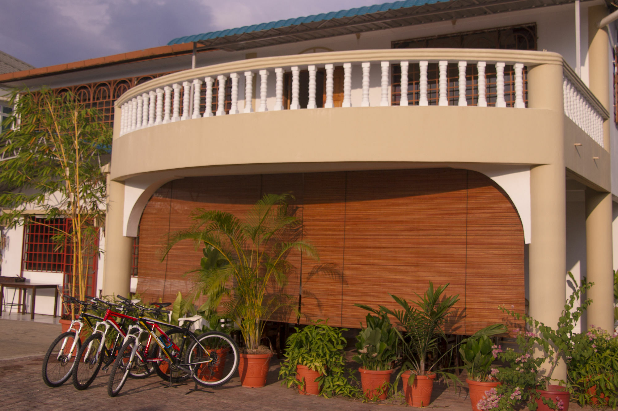 Bike And Tours Bed And Breakfast Lahad Datu Exterior foto